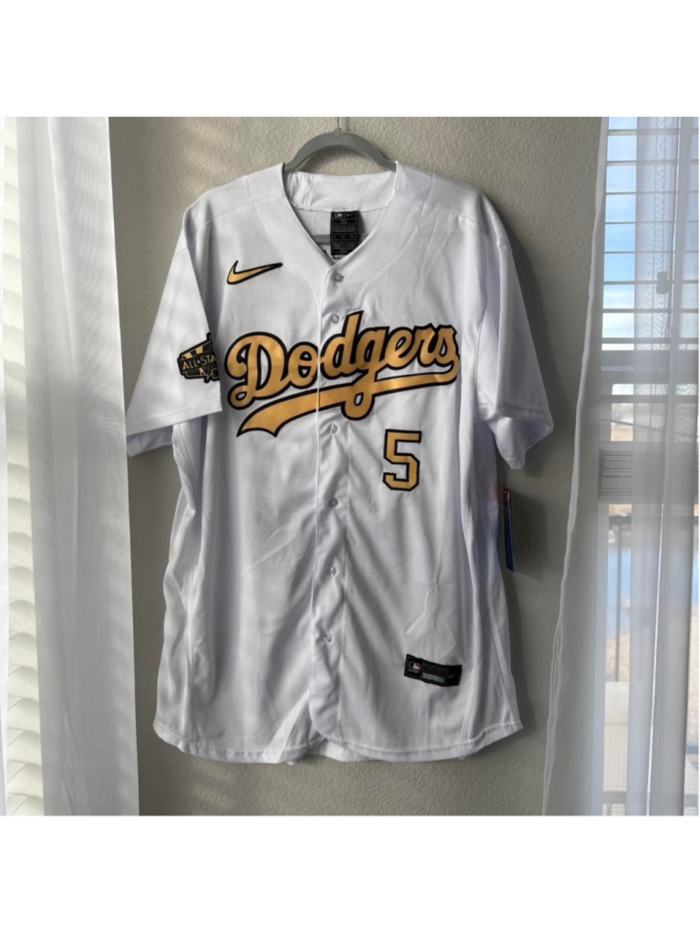 Freddie Freeman LA Dodgers jersey 
W/ 2022 LA ALL STAR GAME PATCH
Sz 52
Worn 1 t